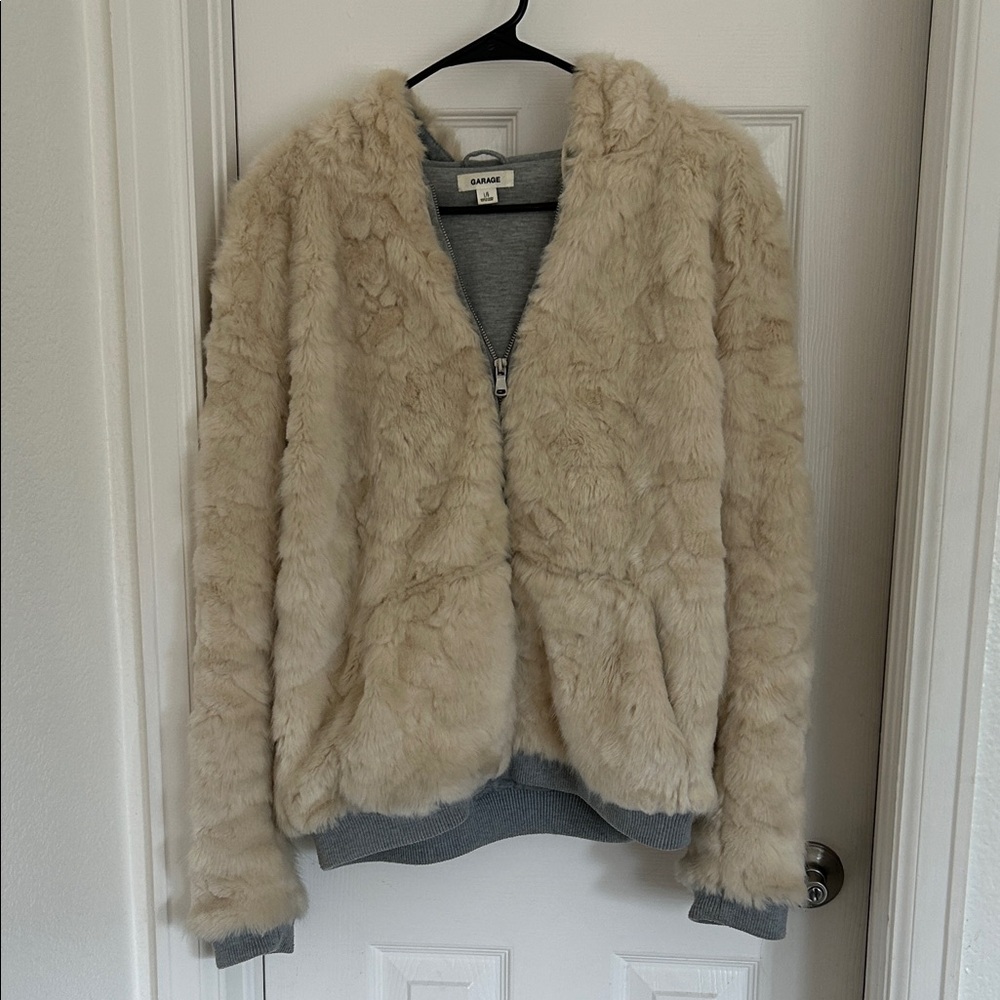 Vintage Garage Women's Cream Faux Fur Teddy Jacket with Ribbed Trim